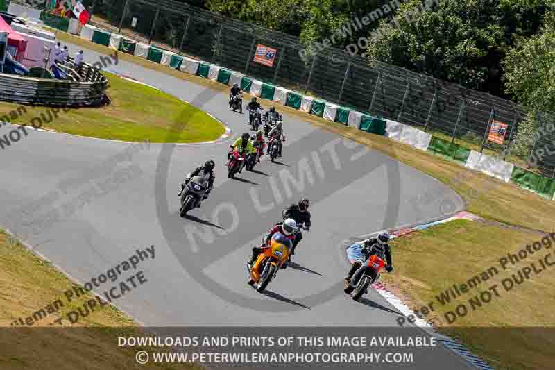 Vintage motorcycle club;eventdigitalimages;mallory park;mallory park trackday photographs;no limits trackdays;peter wileman photography;trackday digital images;trackday photos;vmcc festival 1000 bikes photographs